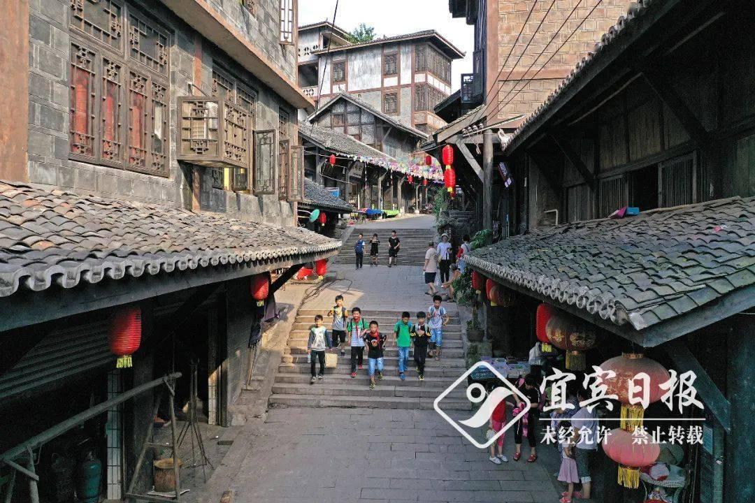 “青”眼最泉州丨寺门悠静倒莲花 古韵流传盈海涯